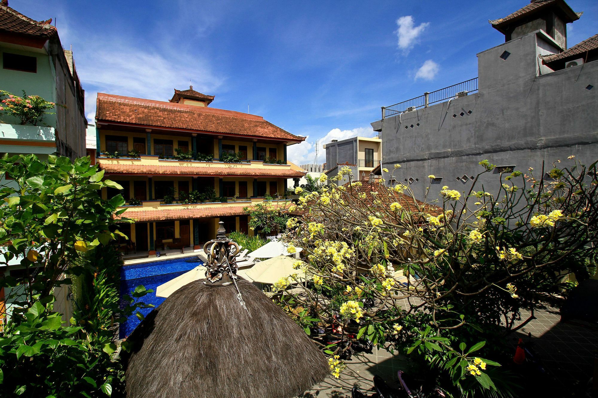 Dua Dara Inn Kuta Legian Exterior foto